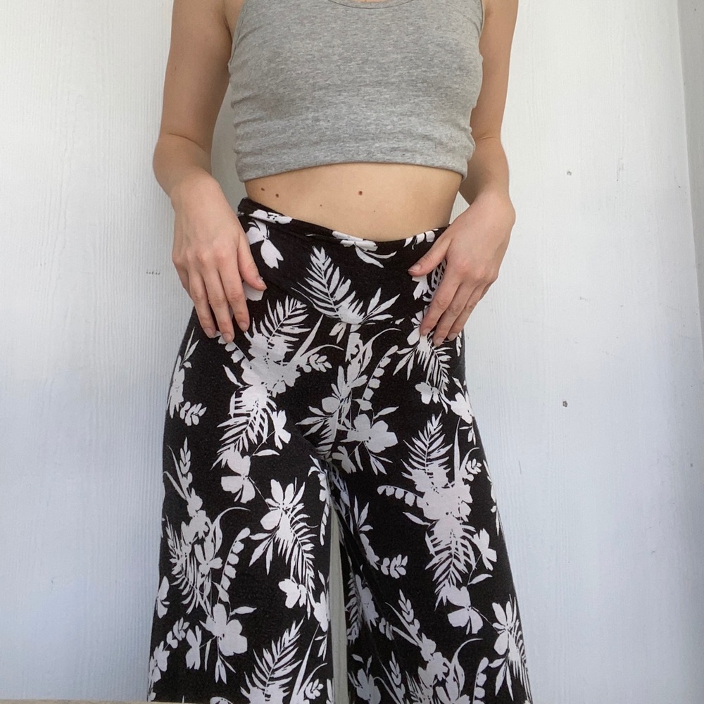 Black and white tropical flowy pants